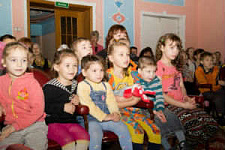 Благодаря Сбербанку воспитанники подшефных детских домов Артема и Уссурийска увидели спектакли ведущих театров Приморья