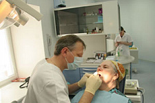 Стоматологов и фармацевтов обязали пройти аккредитацию перед началом профессиональной деятельности 