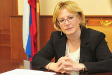 Скворцова призвала региональных чиновников лечиться на родине