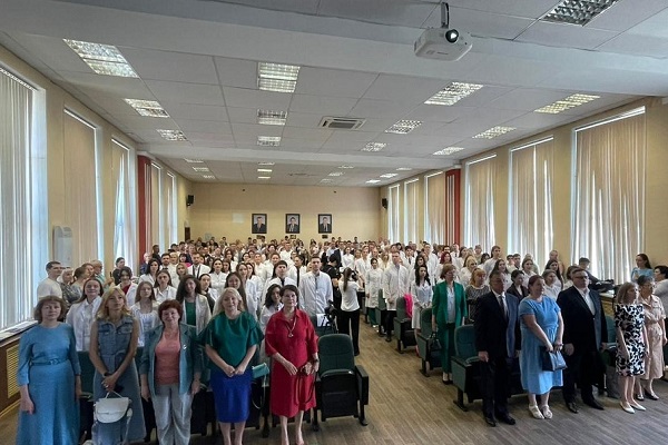 ТГМУ, Тихоокеанский государственный медицинский университет, Валентин Шуматов, Ольга Беньковская, выпускники, кадровый вопрос, кузница кадров, вручение дипломов, медицинское образование