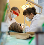 Отбеливание зубов: за или против?