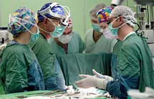 Челябинские хирурги провели операцию по вживлению нейростимулятора, избавляющего от боли