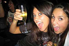 Употребление девушками алкоголя повышает риск мастопатии