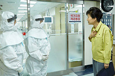 Еще два человека погибли от коронавируса в Южной Корее 