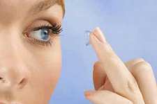 Женское зрение сохранят контактные линзы