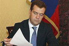 Медведев подписал новый закон о лекарствах