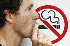 Антитабачный закон не заставил врачей бросить курить