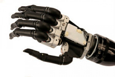 Бионическая рука вернула датчанину чувство осязания