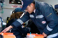 Камчатские спасатели помогают бригадам скорой помощи добраться до пациентов