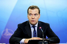 Медведев предложил развить санавиацию в Якутии