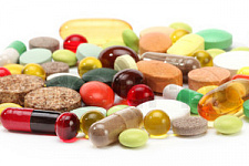 Медведев утвердил порядок контроля цен на лекарства в регионах