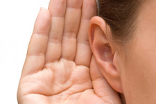 Из-за глухоты сложно определить направление источника звука