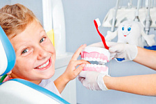 Как лечить молочные зубы у детей