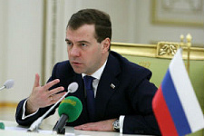 Медведев пообещал не вводить запрет на импортные лекарства