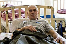 Неизвестные подкинули к "тысячекоечной" больнице Владивостока инвалида