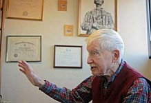 Практикующий терапевт из Огайо отметил 100-летний юбилей