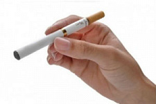 ВОЗ призывает запретить курение электронных сигарет в общественных местах