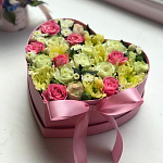 Цветы в коробке - изящный подарок для прекрасной леди