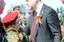 В Хабаровске министр здравоохранения спас девушку во время парада