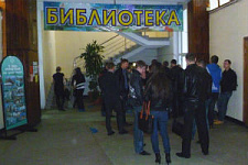 Студенты Дальрыбвтуза во Владивостоке выстроились в очередь, чтобы сдать кровь
