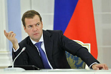 Медведев предложил увеличить возраст участников программы «Земский доктор» 