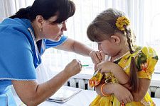 На Сахалине предложили не пускать в школу не привитых от гриппа детей 