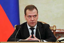 Медведев поручил проводить натурализацию иностранных выпускников медвузов 