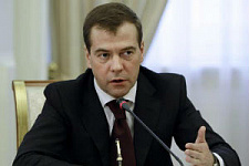 Медведев утвердил порядок оказания медпомощи иностранцам в РФ