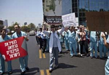 Израильские врачи пригрозили властям массовым увольнением