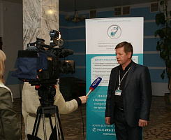 Сергей Лазарев дает интервью местному телеканалу