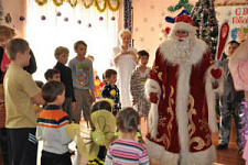 Дед Мороз и Снегурочка поздравили юных пациентов ККЦ СВМП