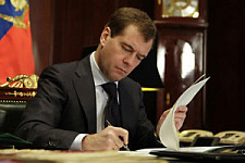 Медведев дал медикам дополнительные отпуска