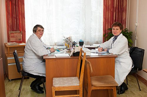 Приём ведут участковый педиатр Латыпова Елена Яковлевна и медицинская сестра Черненко Нина Свиридовна
