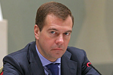 Медведев поручил выделить средства для национальных медцентров