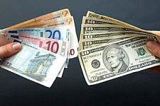 Минздрав запретит сотрудникам хранить деньги в иностранных банках