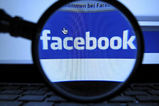 Facebook разрушает браки, показал опрос