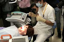 Киборг Хонако помогает японским стоматологам