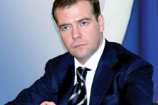 Медведев предложил продавать лекарства на спирту только по рецепту 
